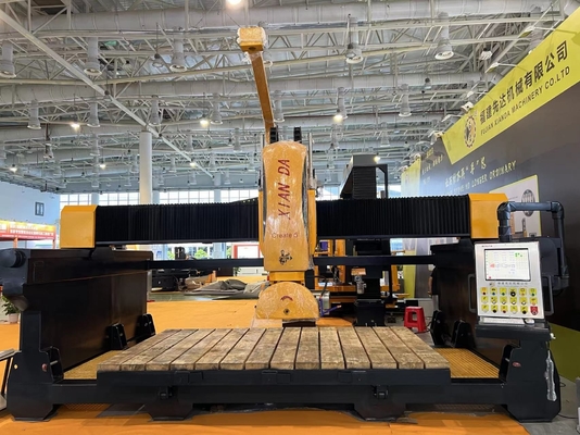 Découpeuse de pont de 5 axes avec le moteur synchrone magnétique permanent