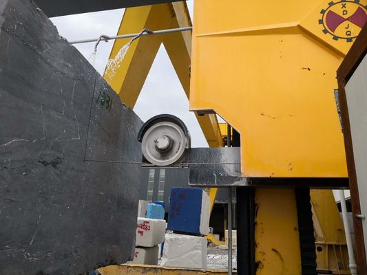Machine de scie à fil diamanté à commande CNC, avec une précision de coupe élevée et une liaison à quatre broches pour la coupe de la pierre