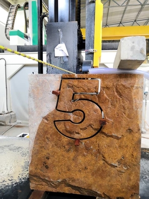Découpeuse de pierre de scie de fil de commande numérique par ordinateur de 5 axes pour former la dalle de marbre de granit