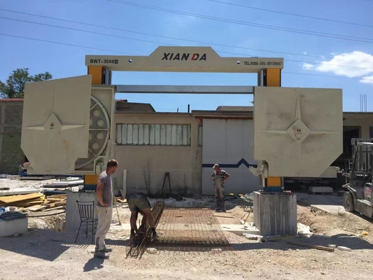 Machine de traitement de blocs CNC avec table de travail rotative 360