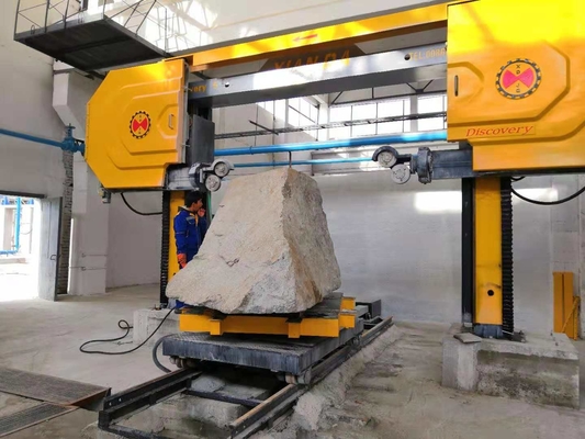 5 axes CNC machine de découpe de pierre à sciure à fil de diamant pour la mise en forme d'une dalle de marbre de granit