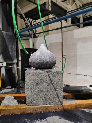 5 axes CNC machine de découpe de pierre à sciure à fil de diamant pour la mise en forme d'une dalle de marbre de granit
