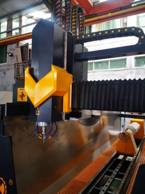 Machine de sculpture CNC à haute précision à 4 axes 7.5kw