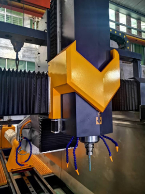Machine de sculpture CNC à haute précision à 4 axes 7.5kw