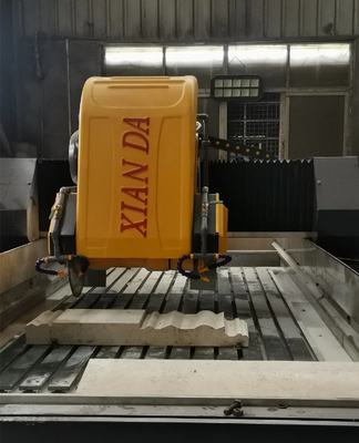 Machine de découpe linéaire à 3 axes pour des coupes efficaces et précises