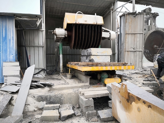 Matériau métallique quatre pièces de machine de coupe à baluster alimentation en courant alternatif