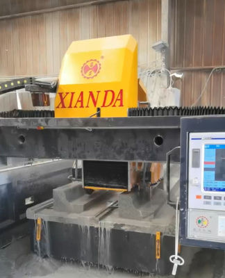 Machine de découpe linéaire de type pont de précision avec surface de coupe plane