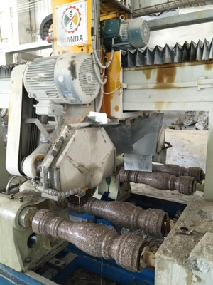 Machine de broyage à haute vitesse à haute précision
