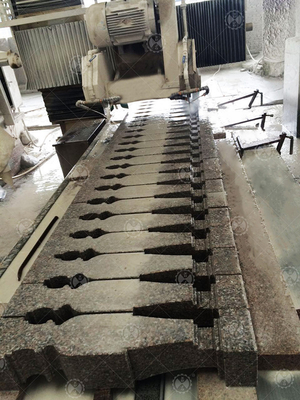 Machine à découper à haute vitesse CNC à profilage linéaire pour couper des balustres carrées