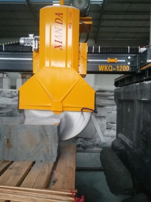 Machine de découpe de blocs moyens pour les plaques épaisses et les blancs carrés