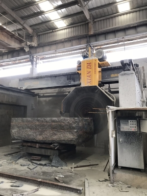 Consommation d'eau 15m3/h Machine de découpe de blocs pour granit et marbre Puissance brute 57/67kw