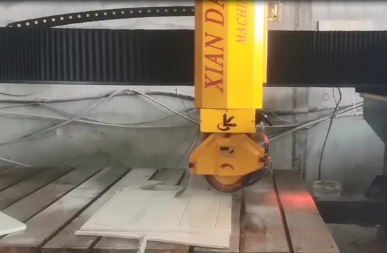Machine de coupe de pont à 4 axes avec fonction de servo à valeur absolue de bus
