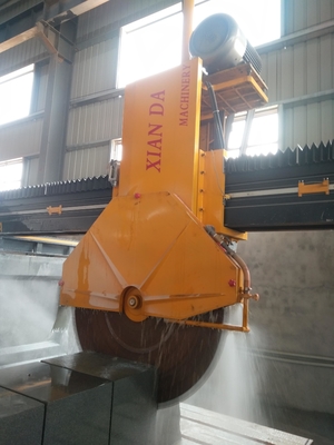 Machine de découpe de blocs moyens pour couper des plaques épaisses et des blancs carrés