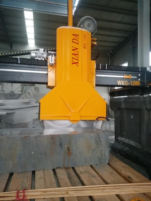 Machine de découpe de blocs moyens pour couper des plaques épaisses et des blancs carrés
