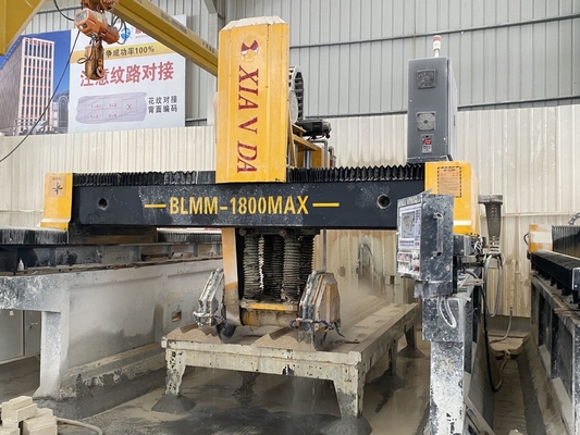 Machine de découpe de profilés de pierre à double poutre de type pont de coupe linéaire et de fraisage