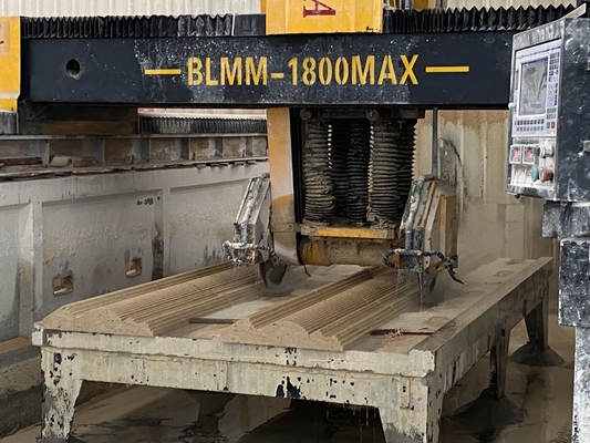 Machine de découpe de profilés de pierre à double poutre de type pont de coupe linéaire et de fraisage