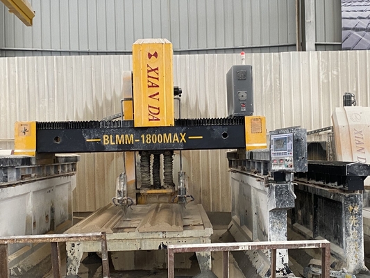 Machine à découper et fraisage linéaire à double poutre de type pont pour pierre à grande échelle en forme spéciale
