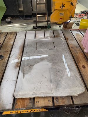 Machine de découpe de dalles de pierre de pont à 4 axes de haute précision pour les plaques en forme de ventilateur et le profilage des bords en forme spéciale