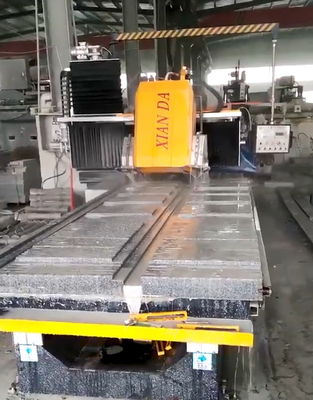 Machine de découpe par profilage linéaire PLC/CNC pour balustres carrées, courbe linéaire