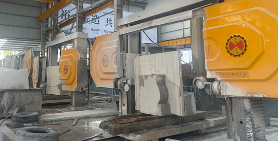 5 axes machine à scie CNC à fil de diamant avec table de travail rotative à 360° pour les formes 3D