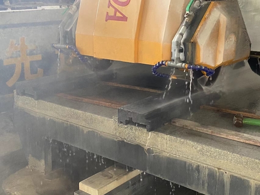 Machine automatique de découpe et de fraisage linéaire CNC à 3 axes