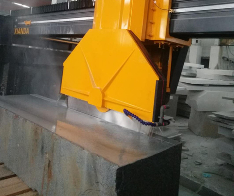 Machine de découpe de bloc moyen entièrement automatique alimentée par courant alternatif