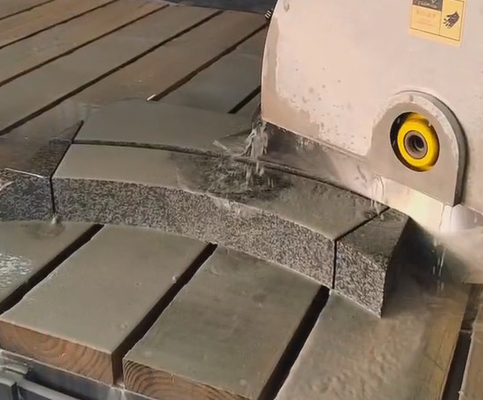 Machine à découper les ponts CNC à 5 axes pour les formes spéciales 3D