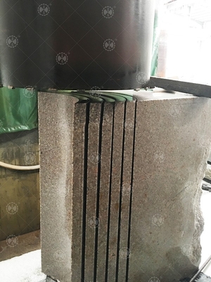 Machine de découpe de pierre à grille à quatre cylindres à haute efficacité pour la dalle de colonne