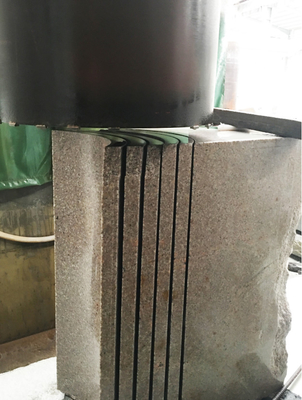 Machine de découpe de pierre à grille à quatre cylindres à haute efficacité pour la dalle de colonne
