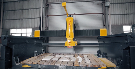 Xianda Centre d'usinage multifonctionnel de comptoir CNC italien 5 axes