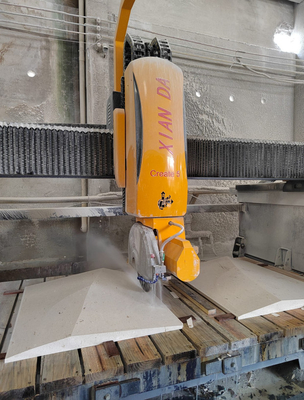 Xianda Marque italienne Système 5 axes CNC pont a vu automatique marbre granite quartz lame fraiseuse machines de cuisine évier comptoir faire machine de coupe de pierre prix d'usine