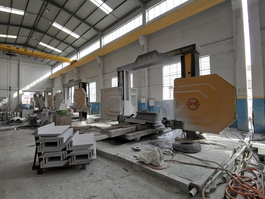 4 axes de scie à fil CNC à diamant unique pour une capacité de découpe de profil précis
