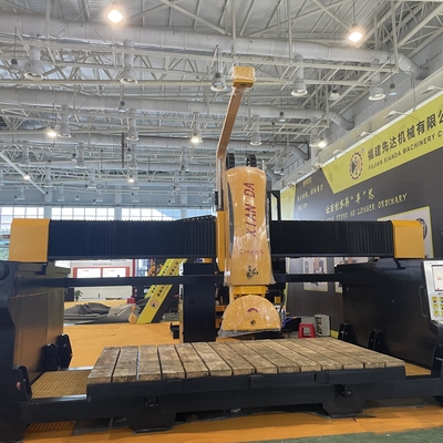 Créer une machine de découpe de scie à pont 450/600 avec des caractéristiques de contrôle et de sécurité CNC