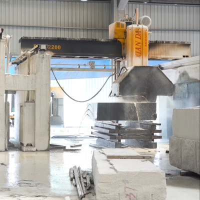 Maximum de diamètre de lame 2500mm/2800mm Machine de découpe de scie à pont pour le traitement précis et de la pierre