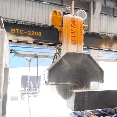 Maximum de diamètre de lame 2500mm/2800mm Machine de découpe de scie à pont pour le traitement précis et de la pierre