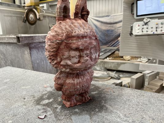 Routeur CNC 5 axes avec 20 kW BT40 Fuseau Vrai contrôle simultané 5 axes et conception de table hybride pour la coupe de pierre de précision