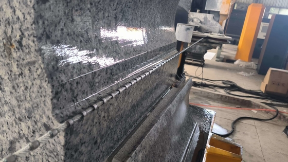 Machine de découpe de scies à fil de diamant Machinerie à la pierre 5 axes CNC Scie à fil de diamant pour une découpe de pierre très efficace