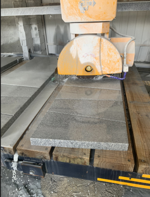 Machine de découpe de pierre à pont à quatre axes avec biseau à moteur servo 0-60°