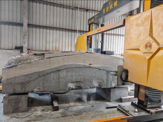 Machine de sciage à fil diamanté robuste à portique mobile avec taille de traitement maximale de 3500*3500*2200 mm et contrôle CNC/PLC pour la découpe de pierre de haute précision