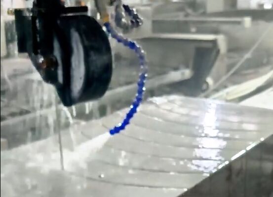 Scie à fil CNC verticale avec contrôle PLC pour la découpe de pierre, consommation d'eau de 4m3/H, longueur de fil de 20-50m