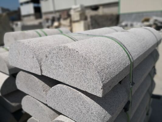 Machine de sciage de fil diamanté CNC 4 axes avec table servo-rotative à 360°, glissières 16 surfaces et levage à 28 roues roulantes