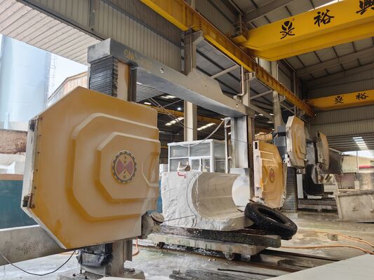 Machine à scie à fil de diamant CNC à 4 axes avec table servo-rotative à 360°