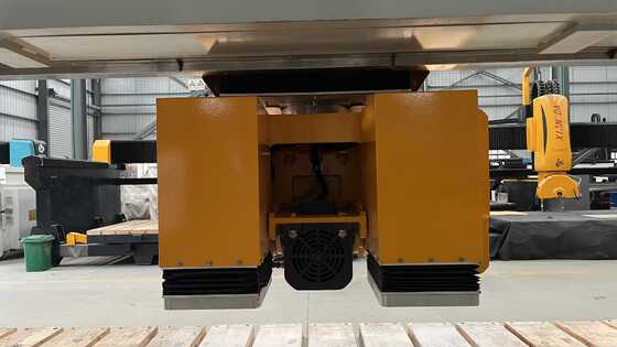 Machine de découpe de pierre à pont intelligent à 4 axes avec lame de scie de 600 mm Système CNC haut de gamme pour le traitement des dalles de granit et de marbre