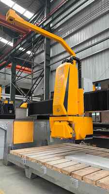 Machine de découpe de pierre à pont intelligent à 4 axes avec lame de scie de 600 mm Système CNC haut de gamme pour le traitement des dalles de granit et de marbre