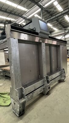 Scie à pont 5 axes pour pierre avec système italien DDX, lame de scie de 900 mm et précision de coupe de ±0,1 mm