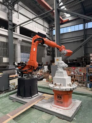 Machine de découpe de pierre à robot CNC à 6 axes avec commande interpolée et table tournante à 7e axe en option pour la sculpture de précision