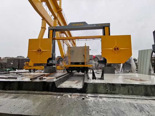 Machine à scie à fil de diamant à commande PLC avec entraînement à vis synchrone pour la division de blocs de marbre et de granit de 3000 × 3000 × 1500 mm