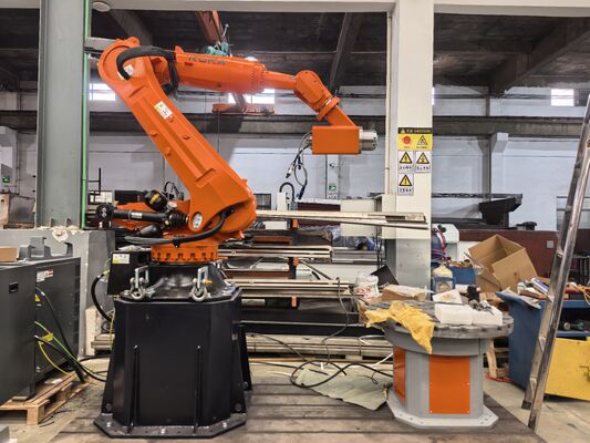 Machine de découpe de pierre robotisée CNC 6 axes avec contrôle interpolé et broche BT40 pour sculpture à grande échelle jusqu'à 3100 mm