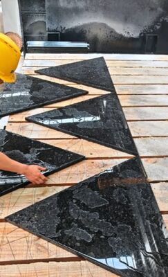 Machine de découpe de scies à pont à 5 axes avec puissance principale de 15 kW et mouvement automatique de la table