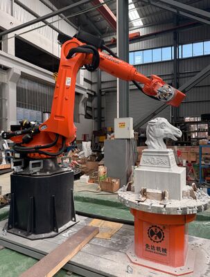 Machine de découpe de pierre à robot CNC à 6 axes avec commande interpolée et broche BT40 pour la sculpture à grande échelle de 3100 mm